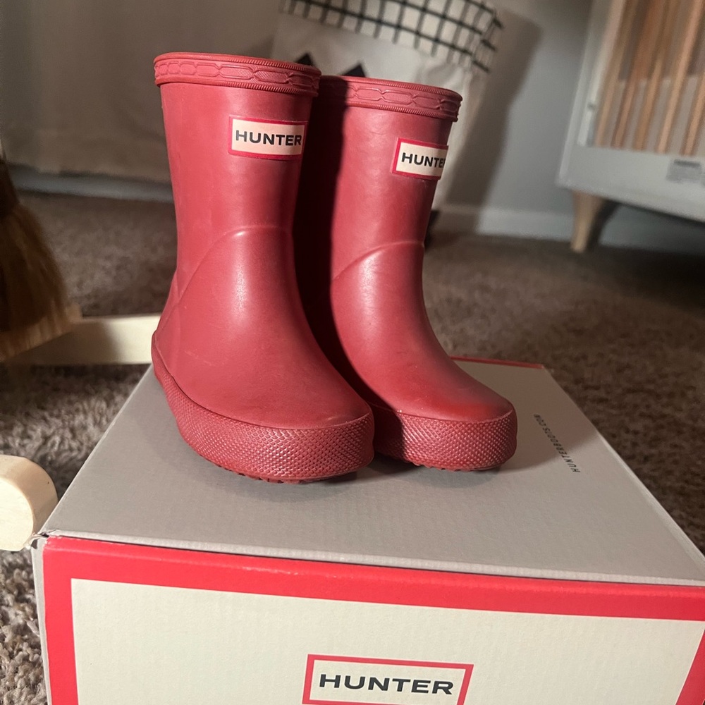 Hunter kids rain boots, size 5 (US), military red